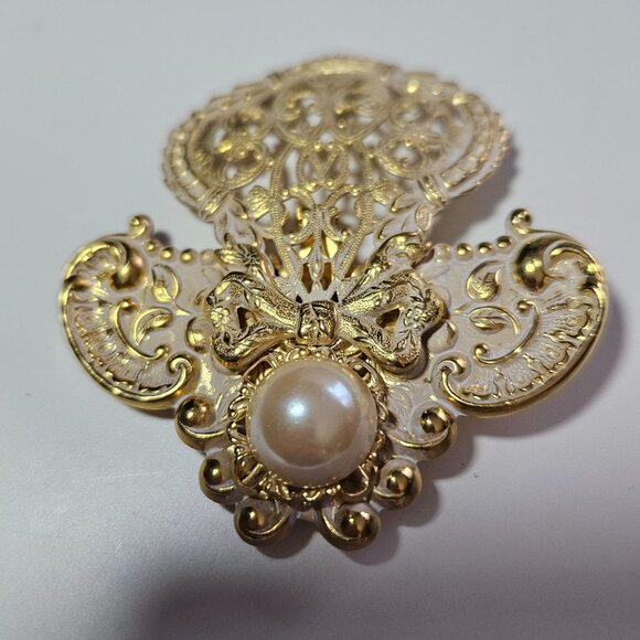 *Sale* Jane gold tone angle brooch - Picture 10 of 11